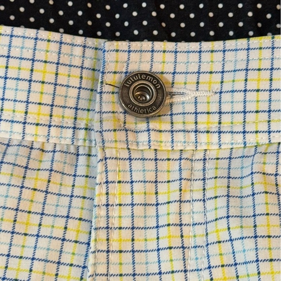 Lululemon Kahuna Shorts

#1073 - Picture 5 of 7